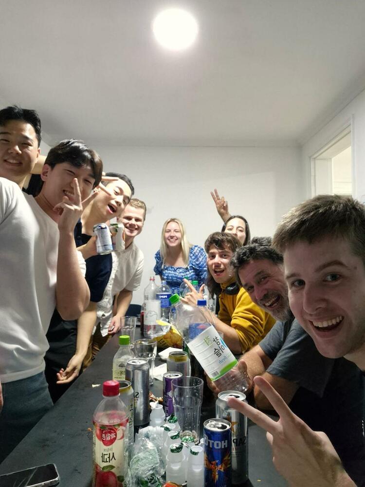 Ocean's Guesthouse - Foreigners Only