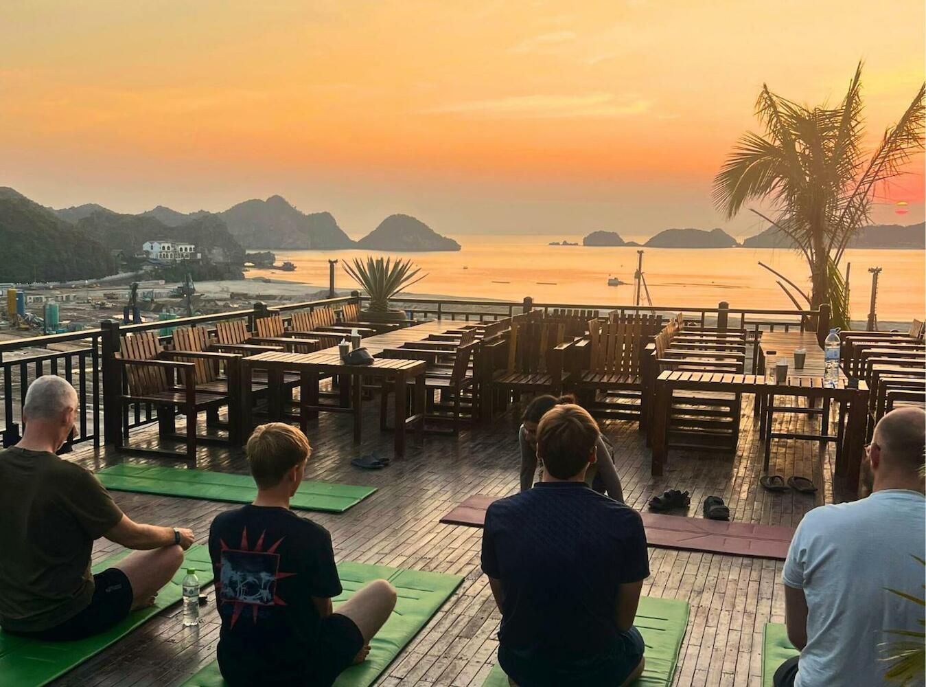The One Hostel & Rooftop Bar Catba, Cat Ba Island