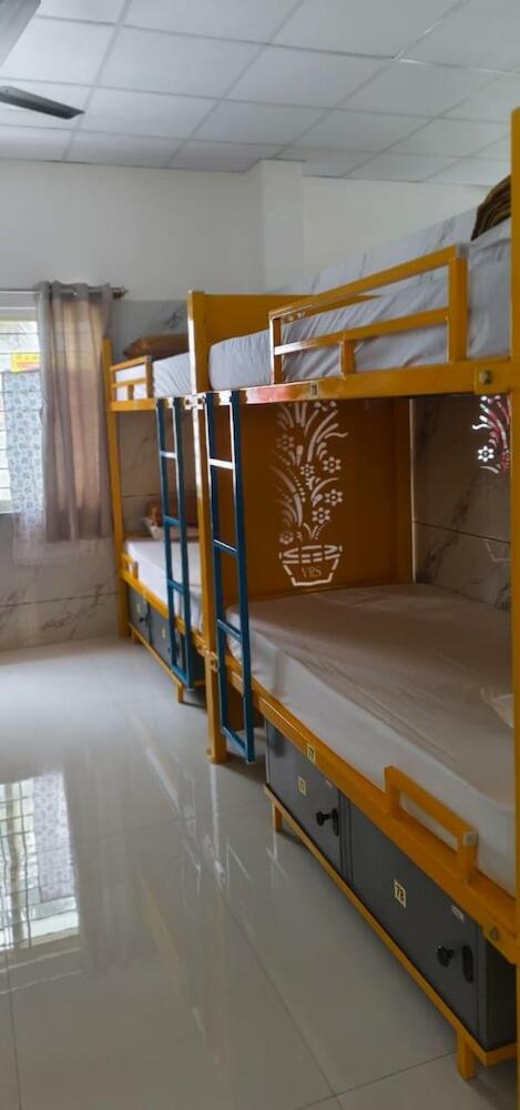 V R S Luxury Ac Dormitory, Mysore