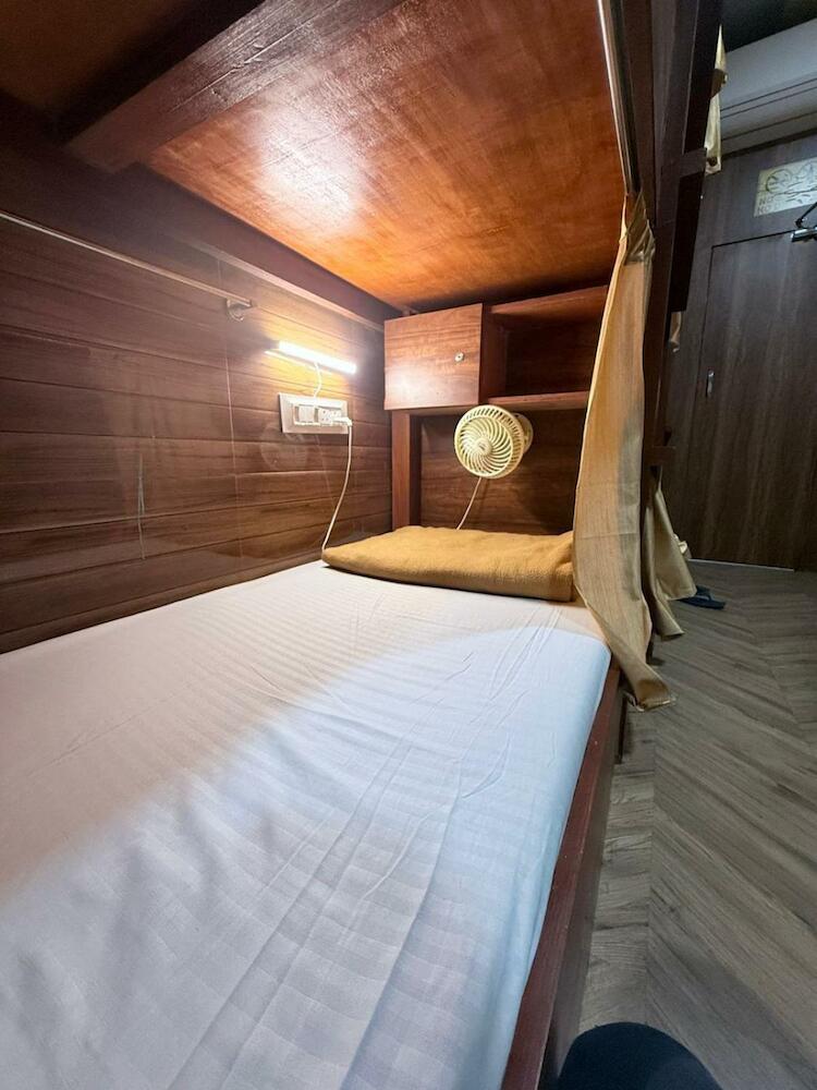 Signature Inn Dormitory, Mumbai