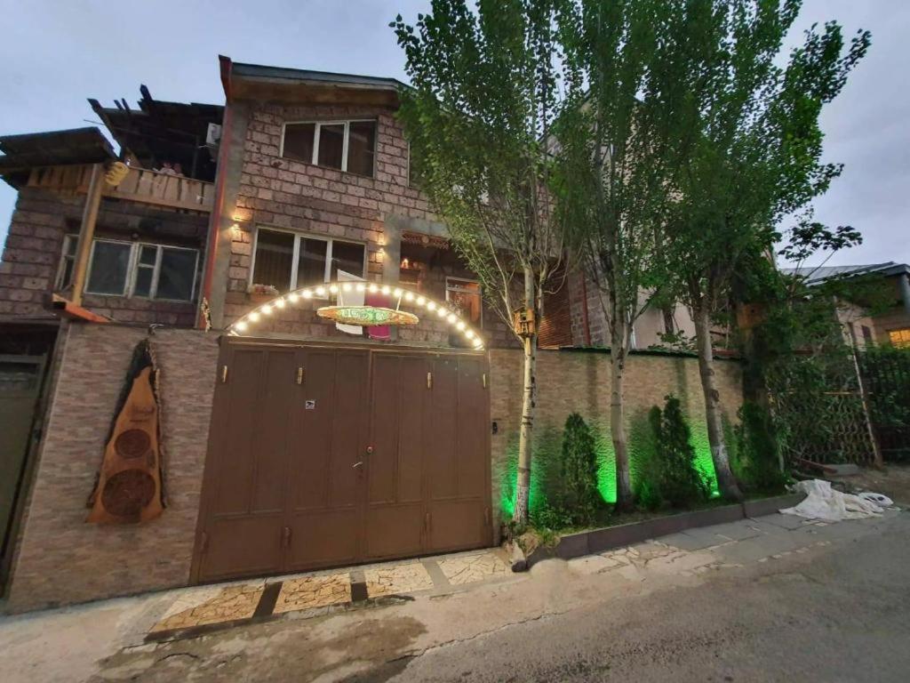 Kond Xostel, Yerevan