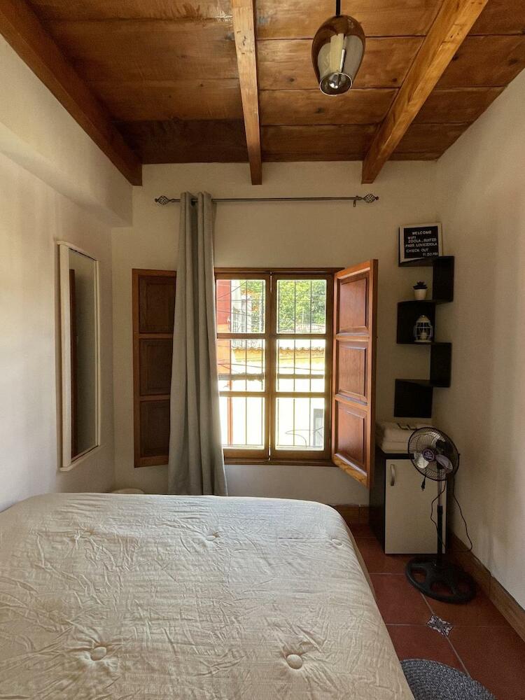 Zoola Suites Antigua, La Antigua