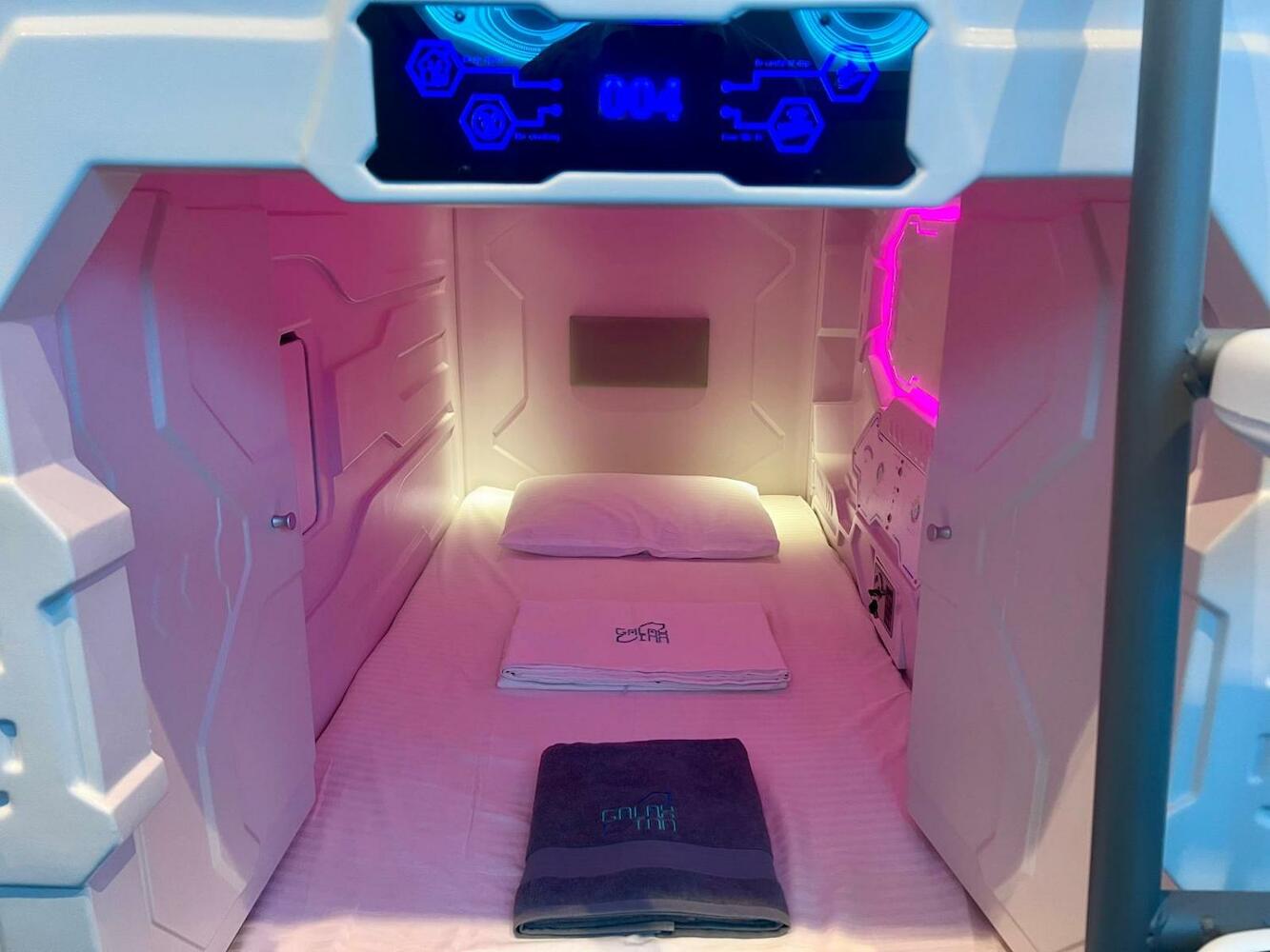 Galaxy Inn Luxury Hostel In Center