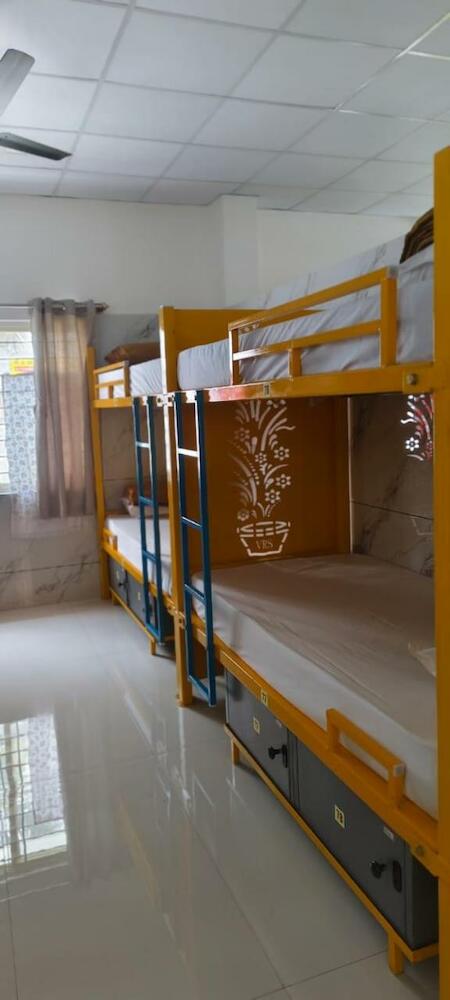 V R S Luxury Ac Dormitory, Mysore