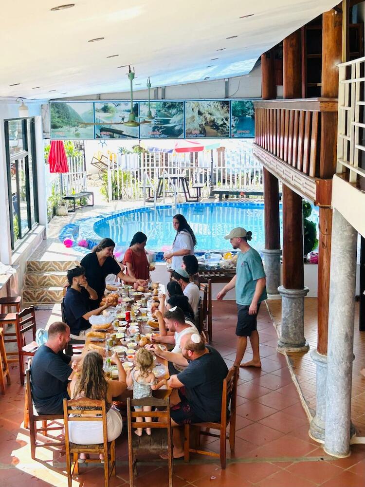 Vang Vieng Rock Backpackers Rooftop Hostel, Vang Vieng