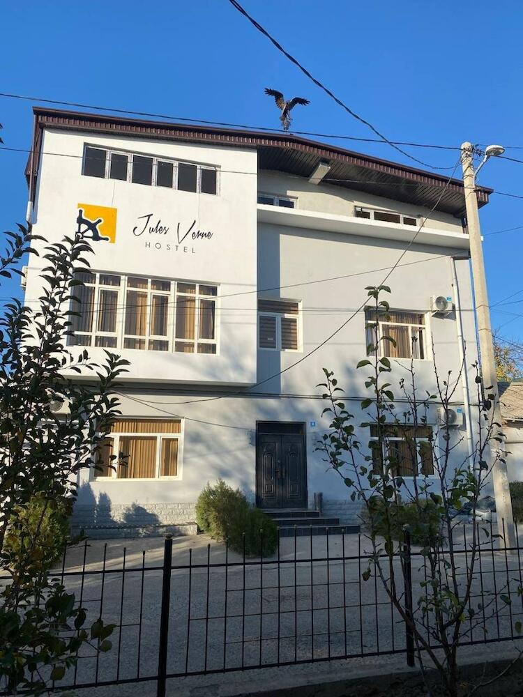 Jules Verne Hostel