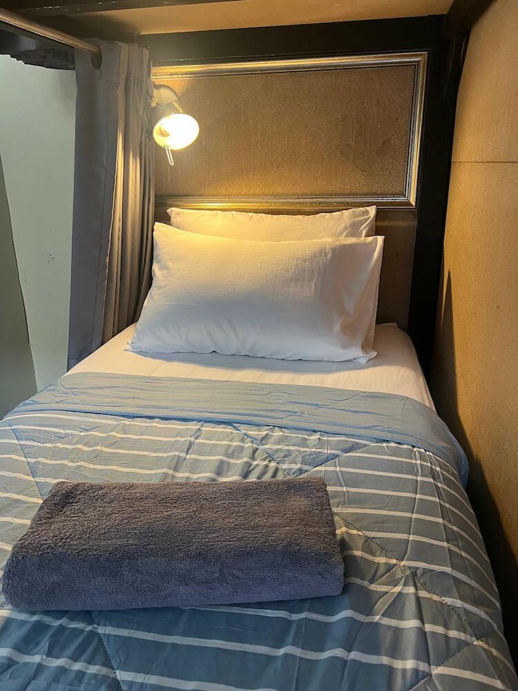 2street Hostel, Surat Thani