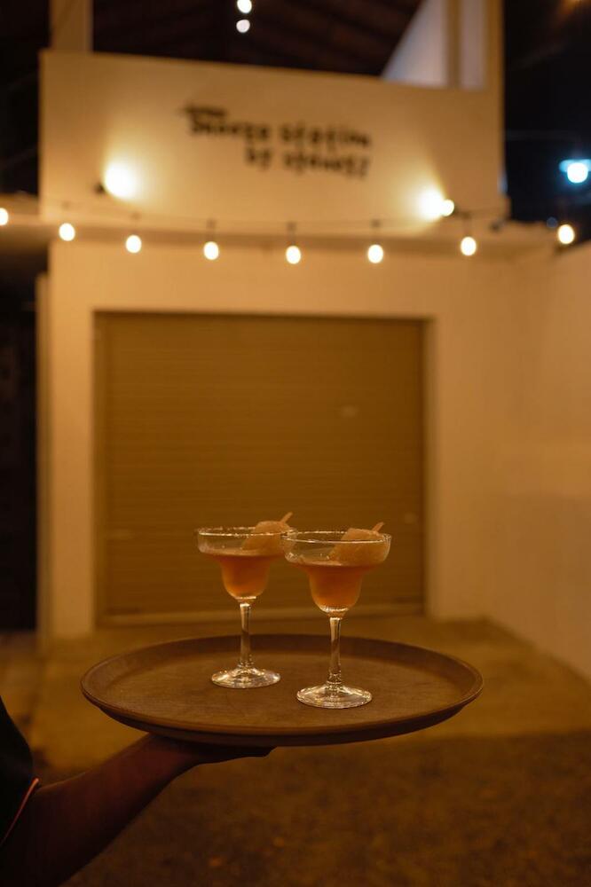 Snooze Station By Sydney, Galle