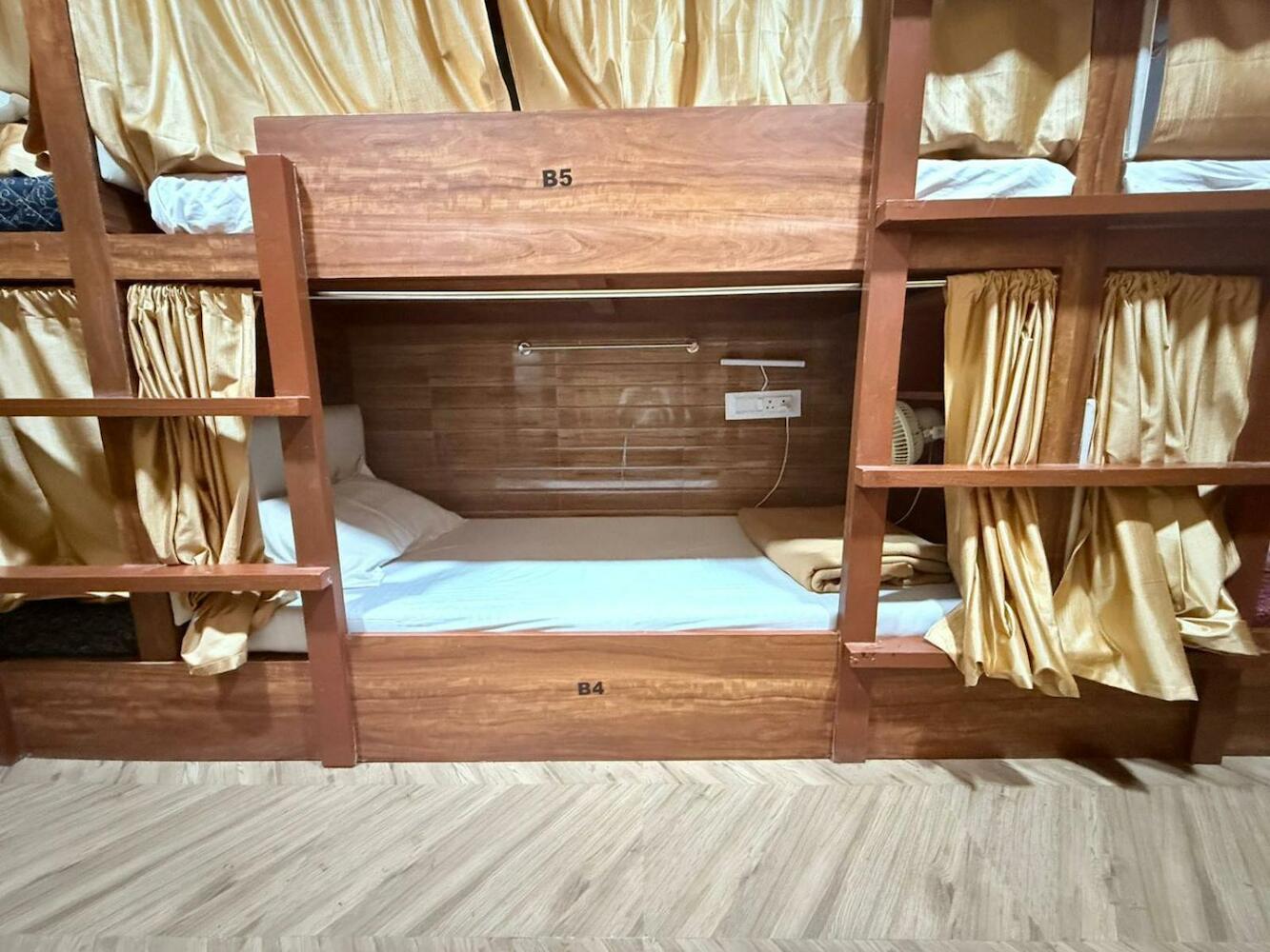 Signature Inn Dormitory, Mumbai