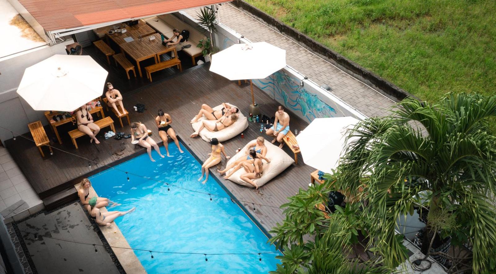 Surf & Party - Hostel Somewhere Else