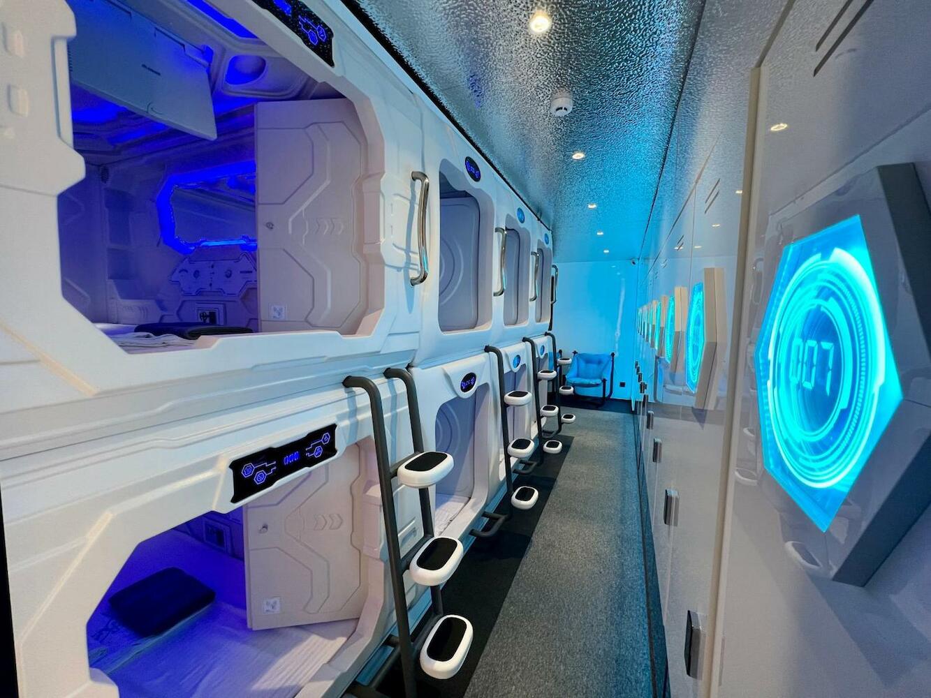 Galaxy Inn Luxury Hostel In Center