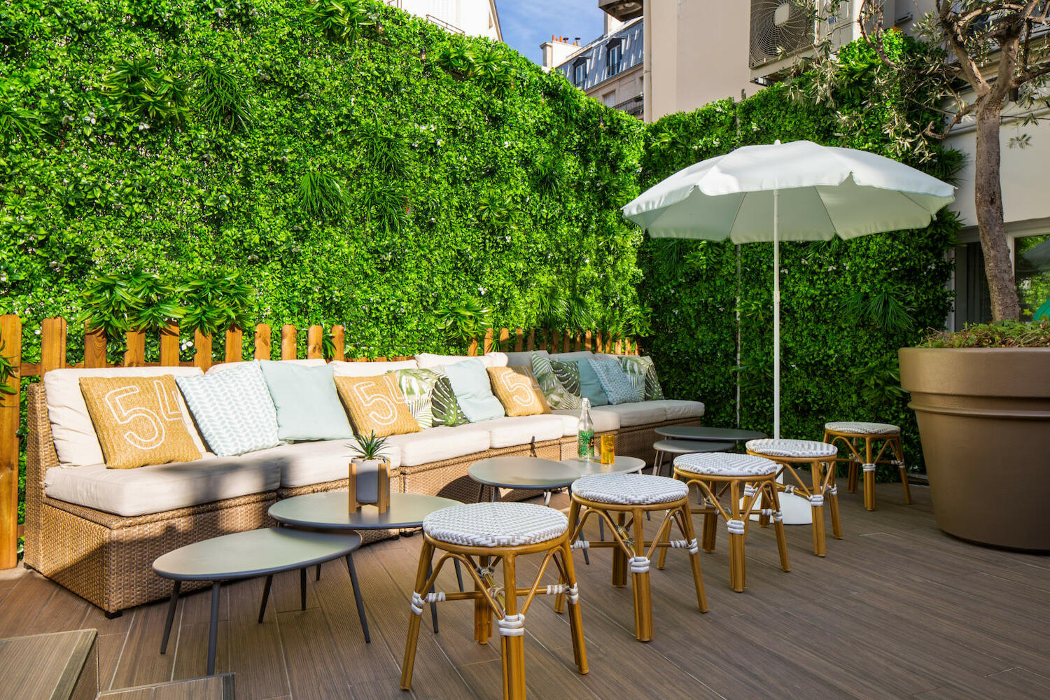 Le Village Montmartre by Hiphophostels, Paris