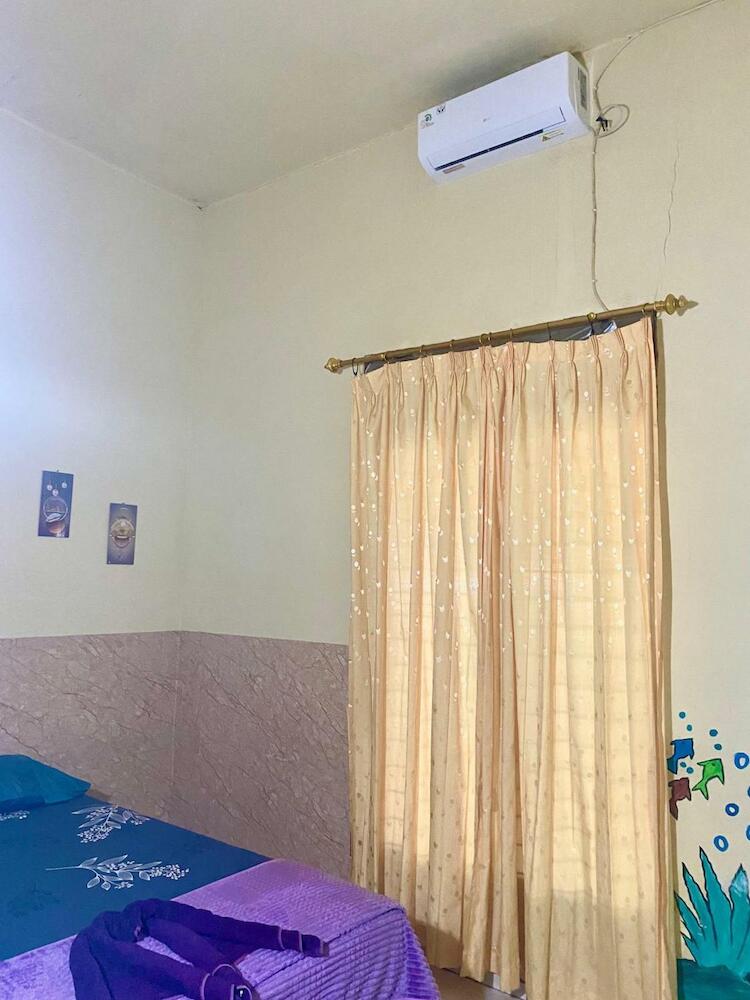 Family Hostel, Lovina Beach