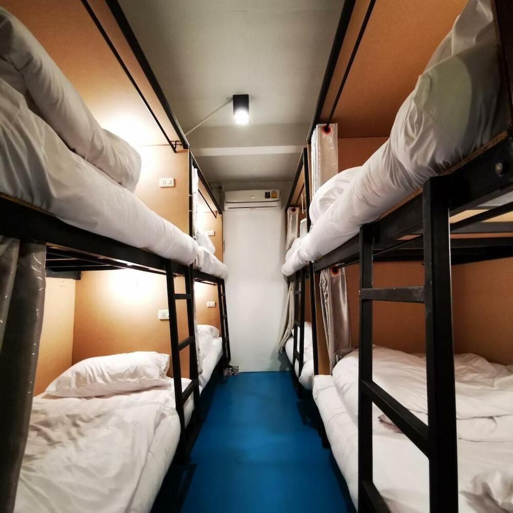 D​ Luck​ Hostel
