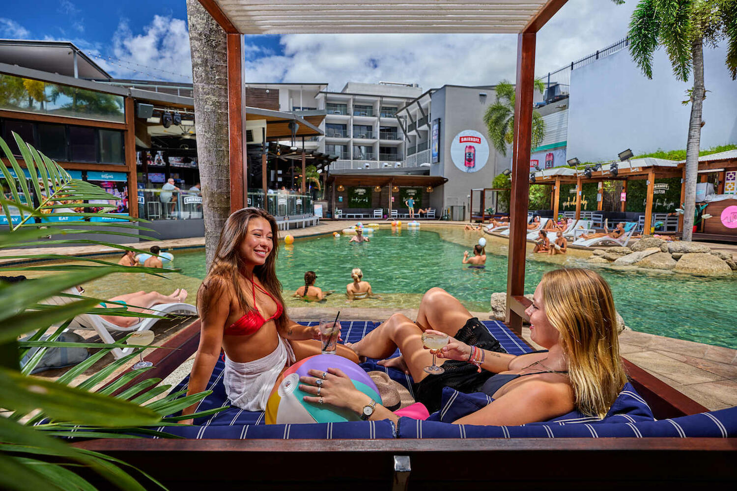 Gilligans Backpackers Hotel & Resort