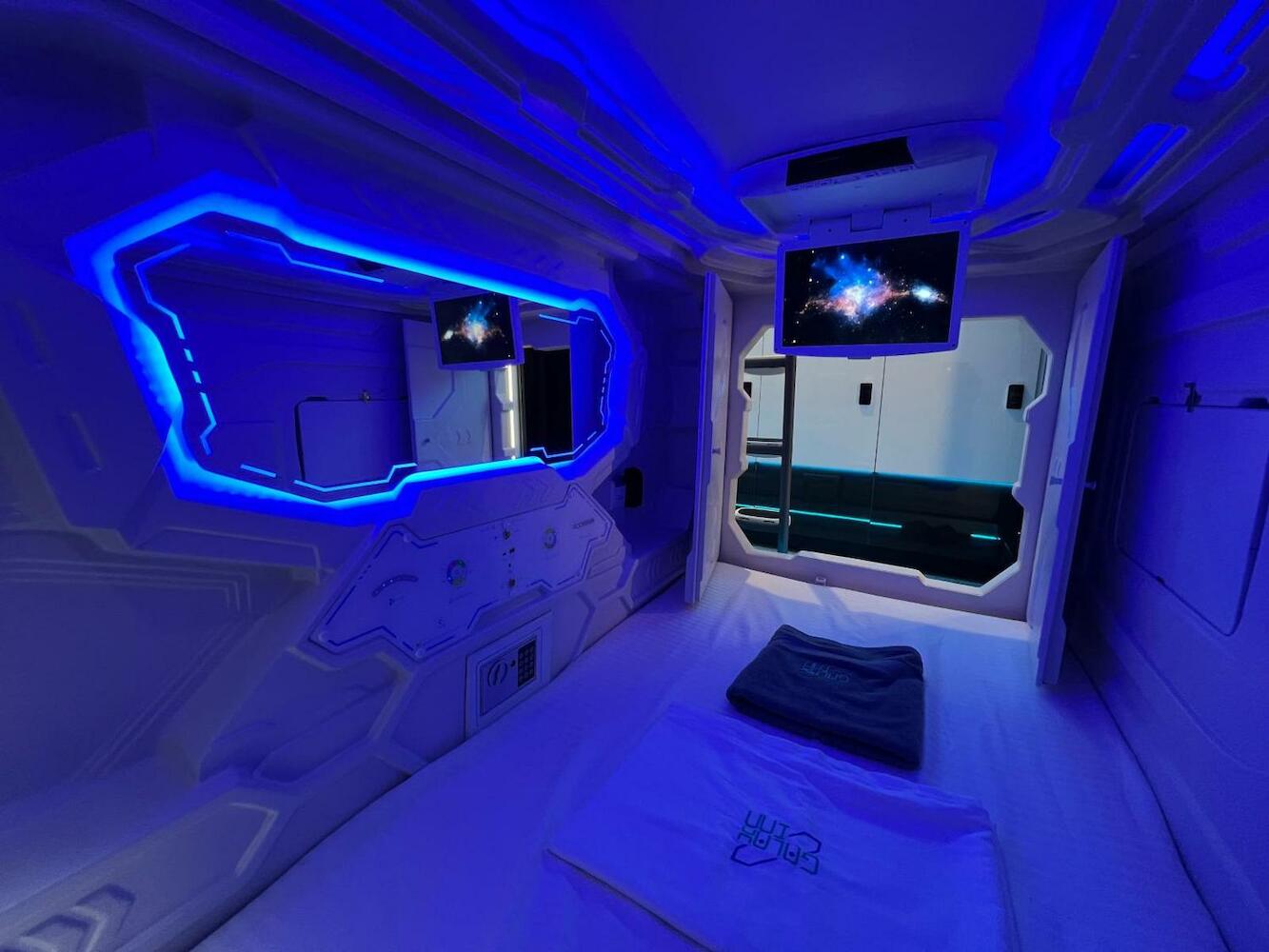 Galaxy Inn Luxury Hostel In Center