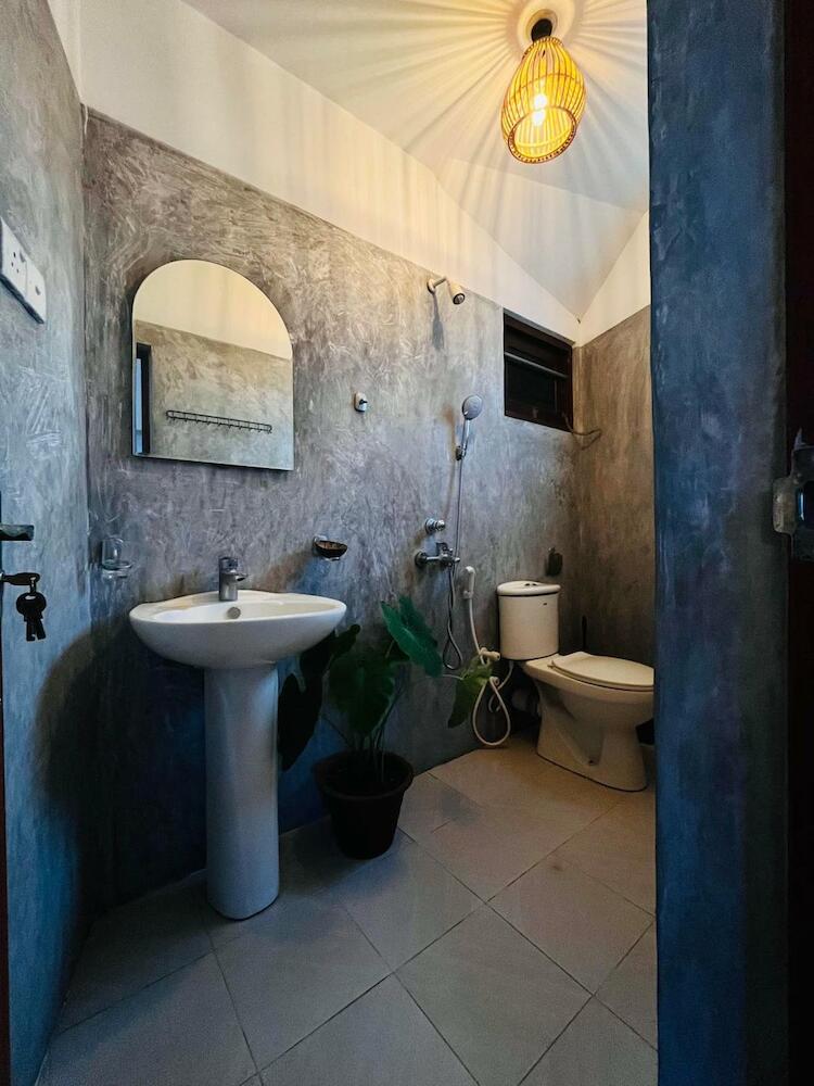 Star Eyes Hostel, Weligama