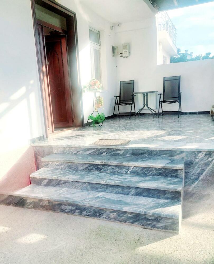D'friendship Dorms & Hostel, Shkoder