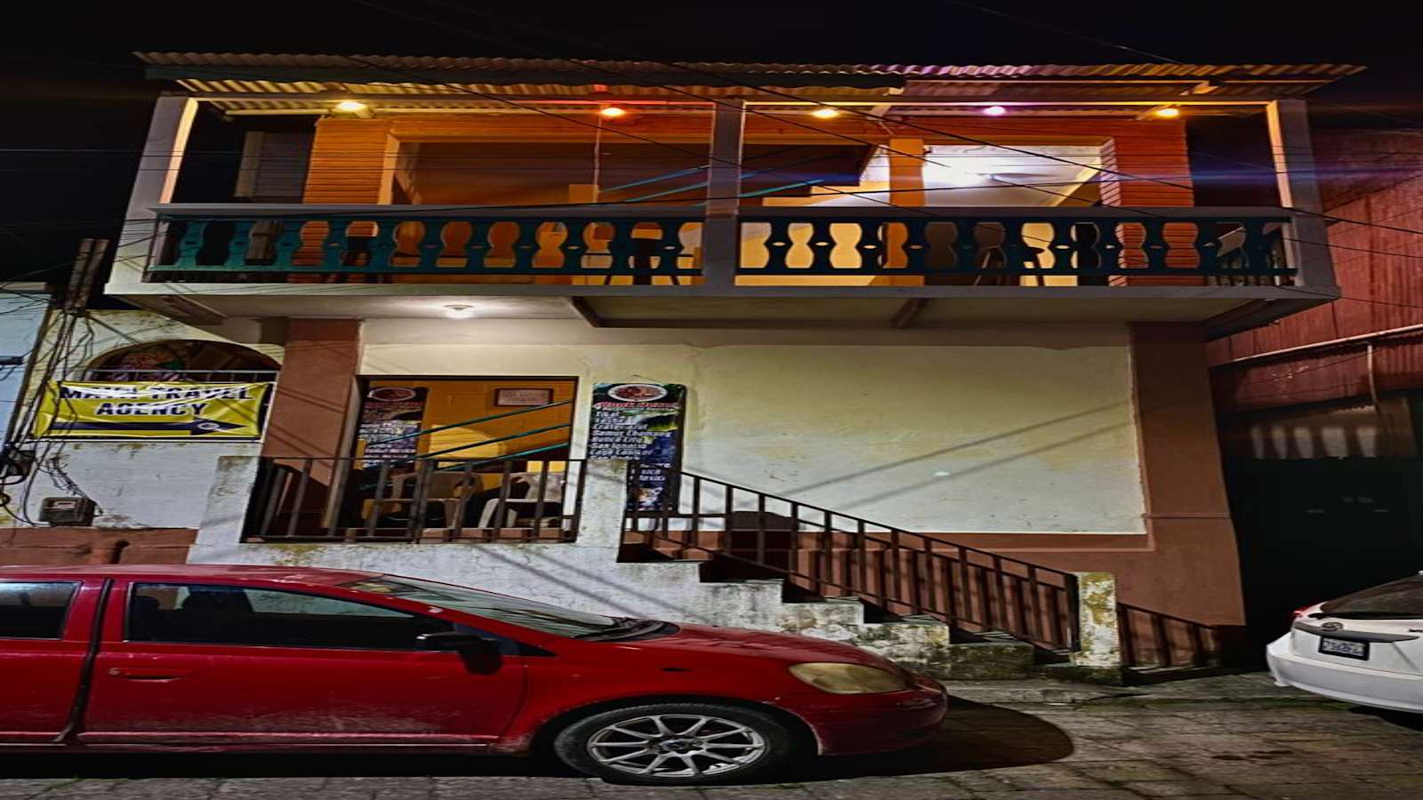 Gually Hostel, Flores