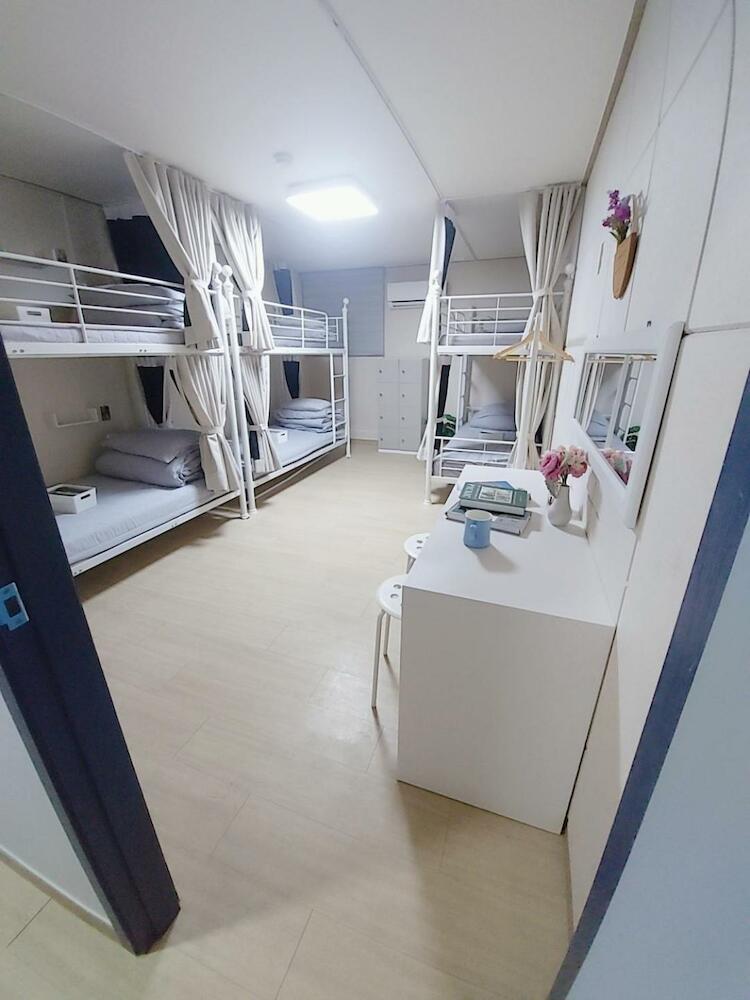 Funwave Guest House, Busan