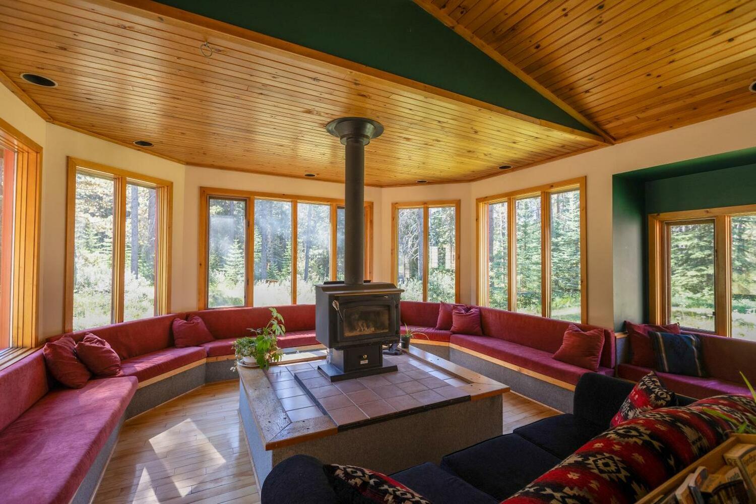 HI - Castle Mountain Hostel