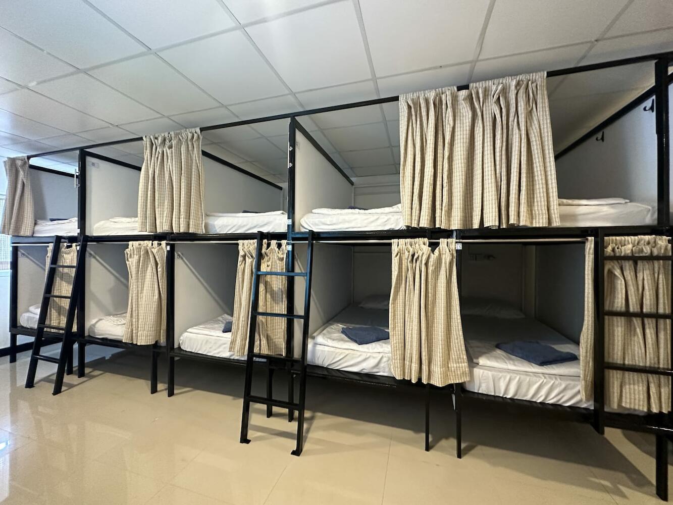 Blue Flow Hostel, Ko Phi Phi