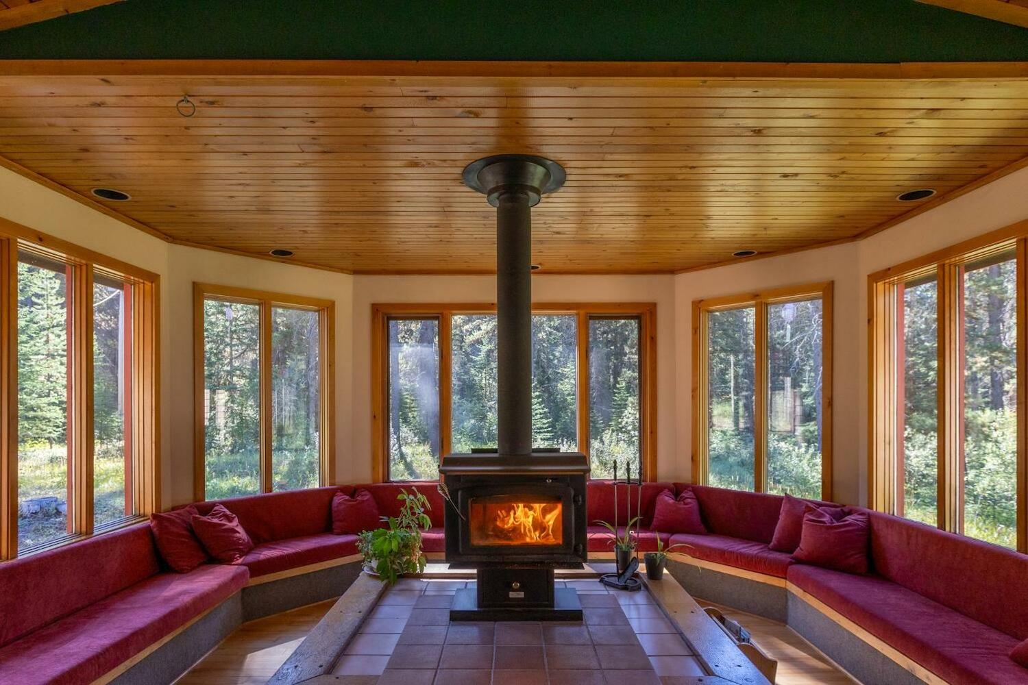 HI - Castle Mountain Hostel