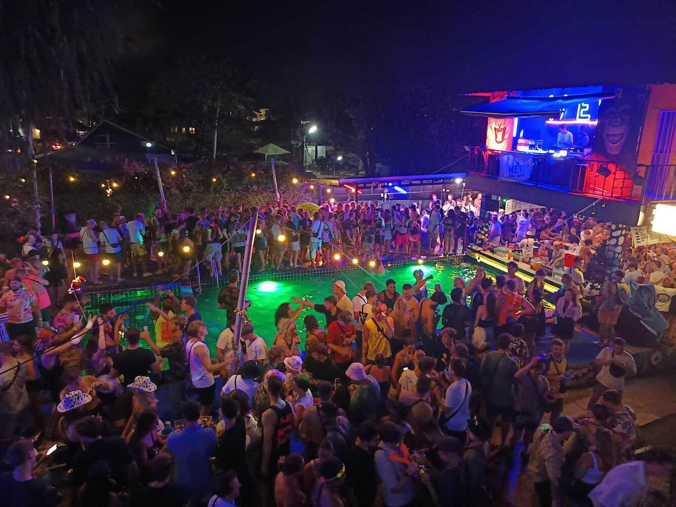WET! a Pool Party Hostel by Wild & Wandering, Haad Rin