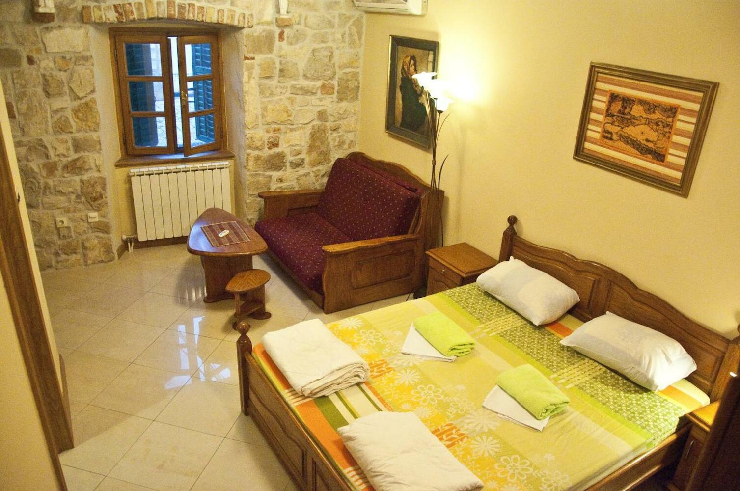 Old Town Youth Hostel, Kotor