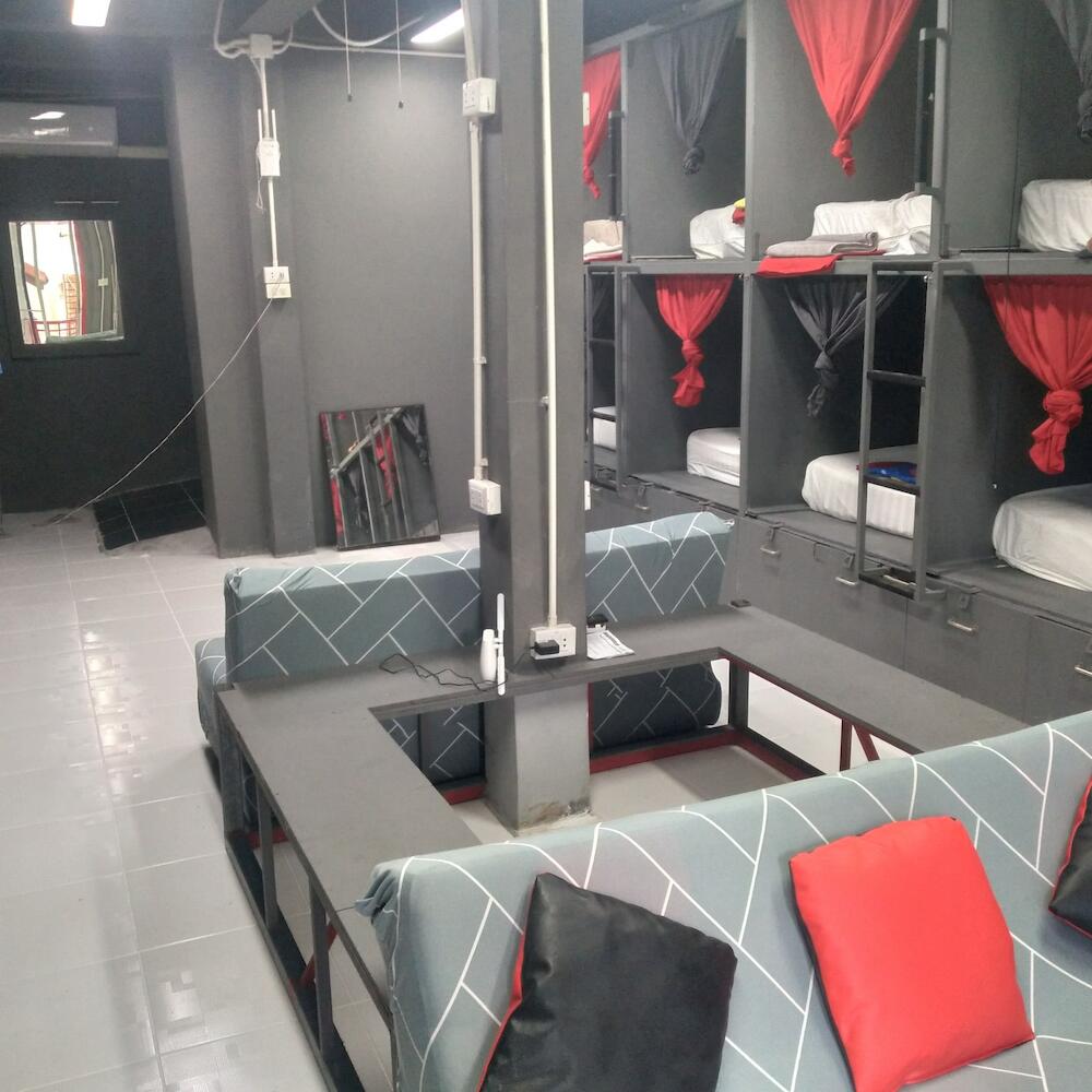 Dormsin Social, Ko Phi Phi