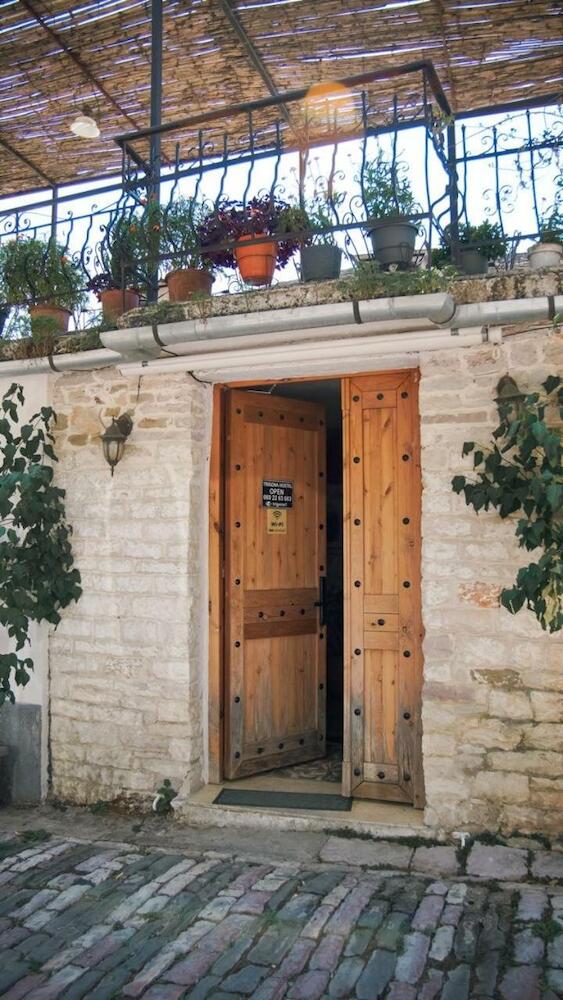 Trigona Hostel, Gjirokastër