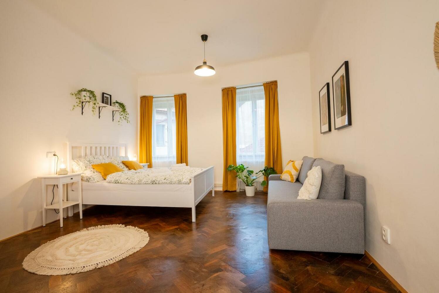 White Wolf House Hostel & Apartments