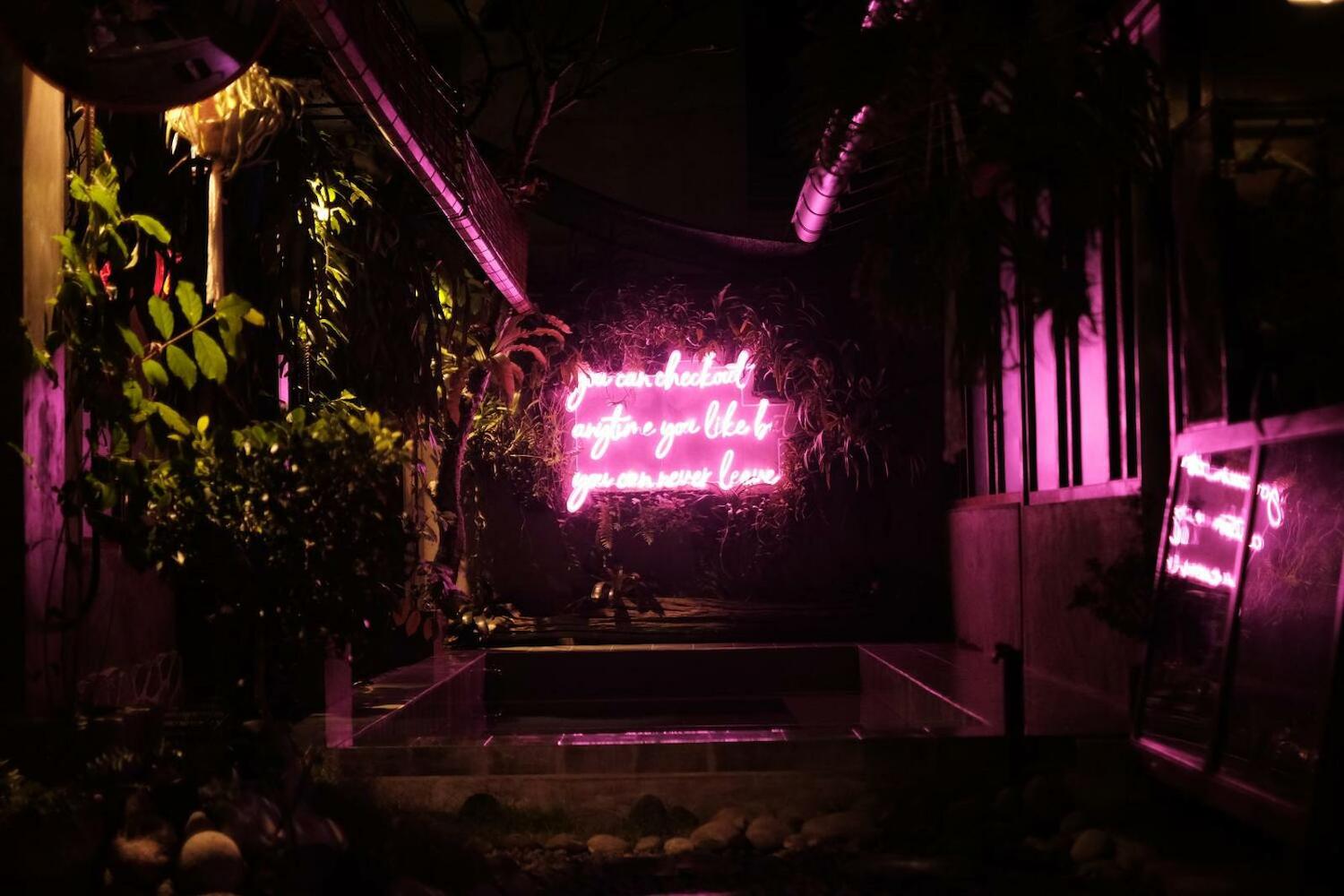 Abrakadabra Manshon, Timuran