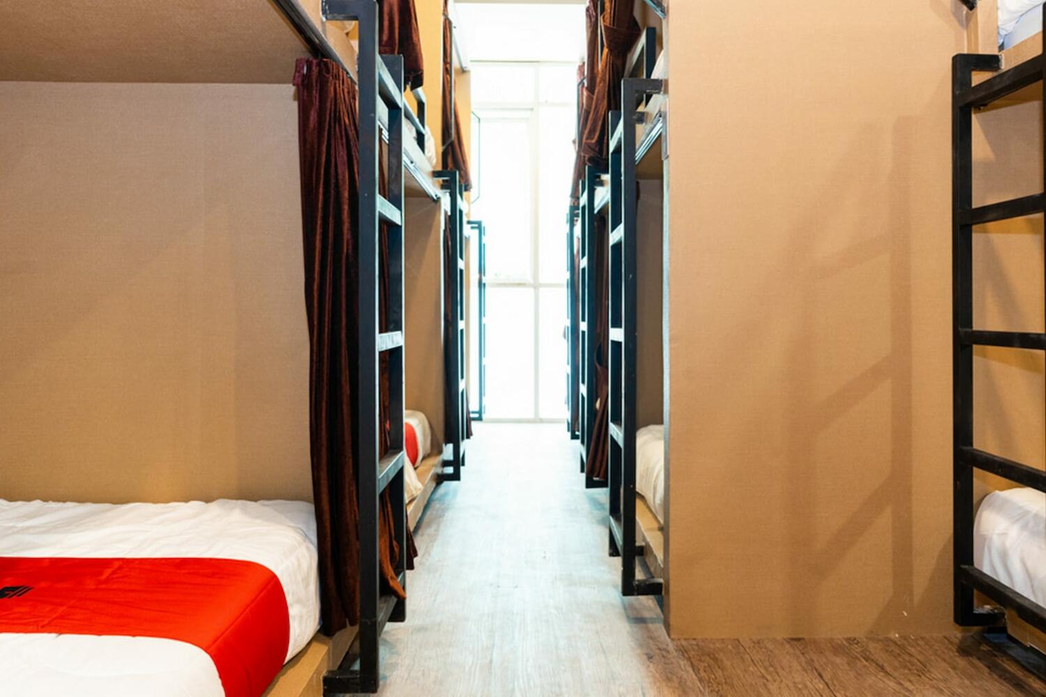RedDoorz Hostel @ DI Panjaitan Simpang Lima