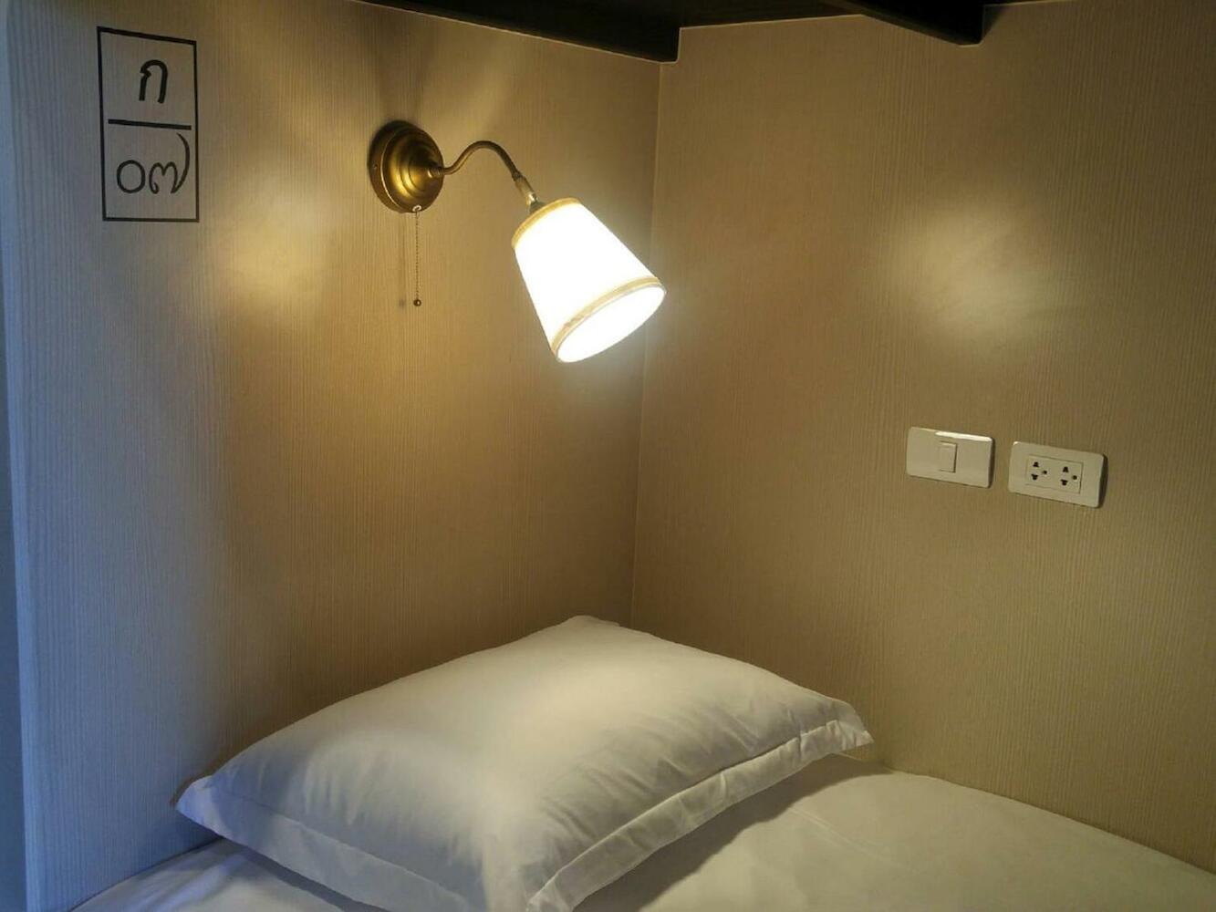 Rowhou8e Hostel