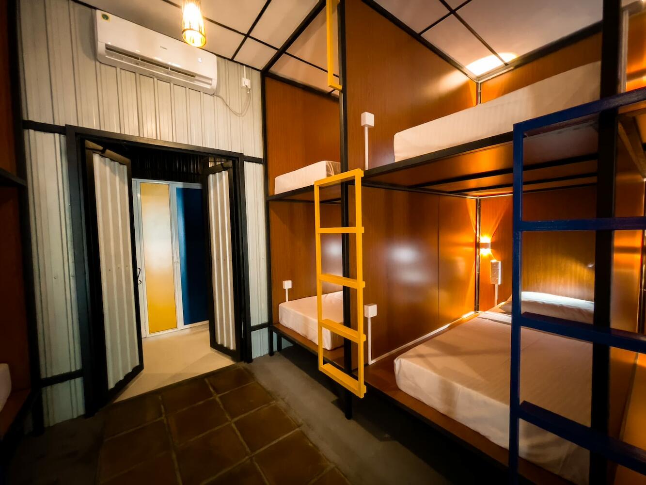 Lost & Found Hostel, Weligama