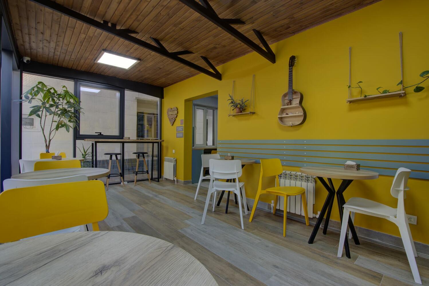 People Hostel & Coworking