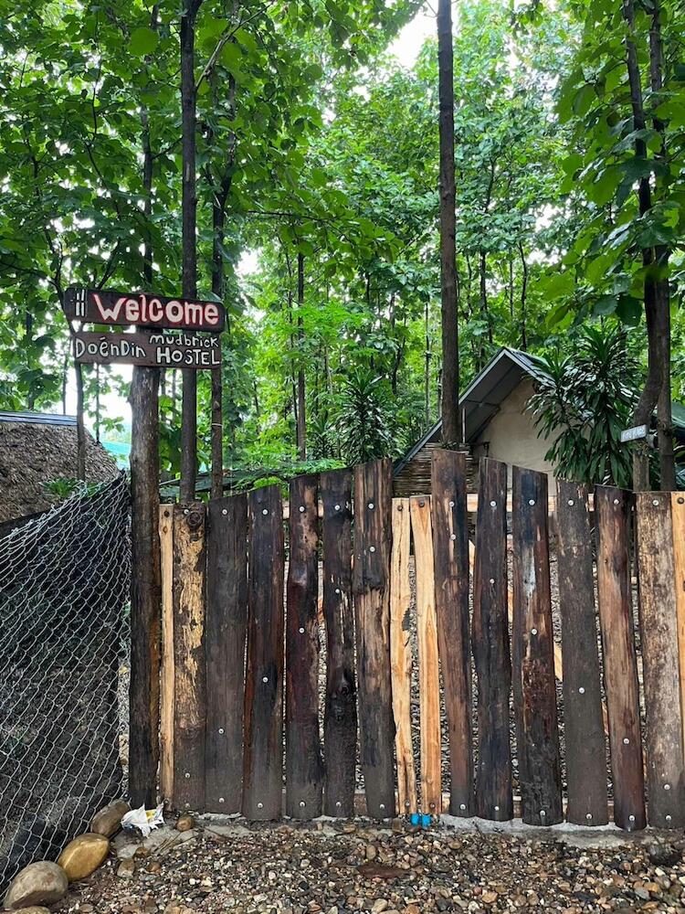 Doen Din Mudbrick Hostel, Pai
