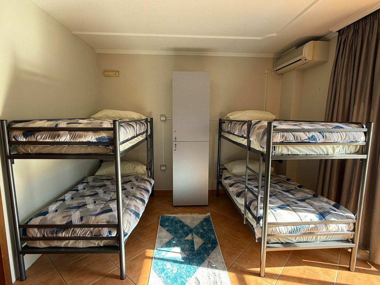 Injoy Hostel, Tirana