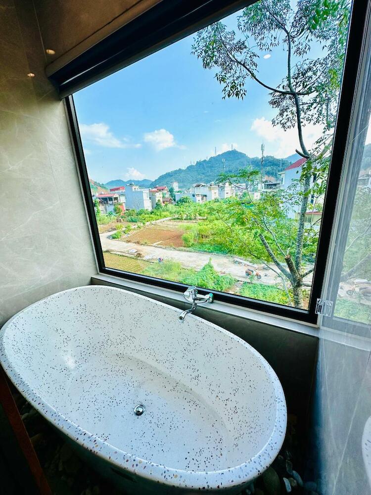 Odyssey Hostel, Tours & Motorbikes Rental