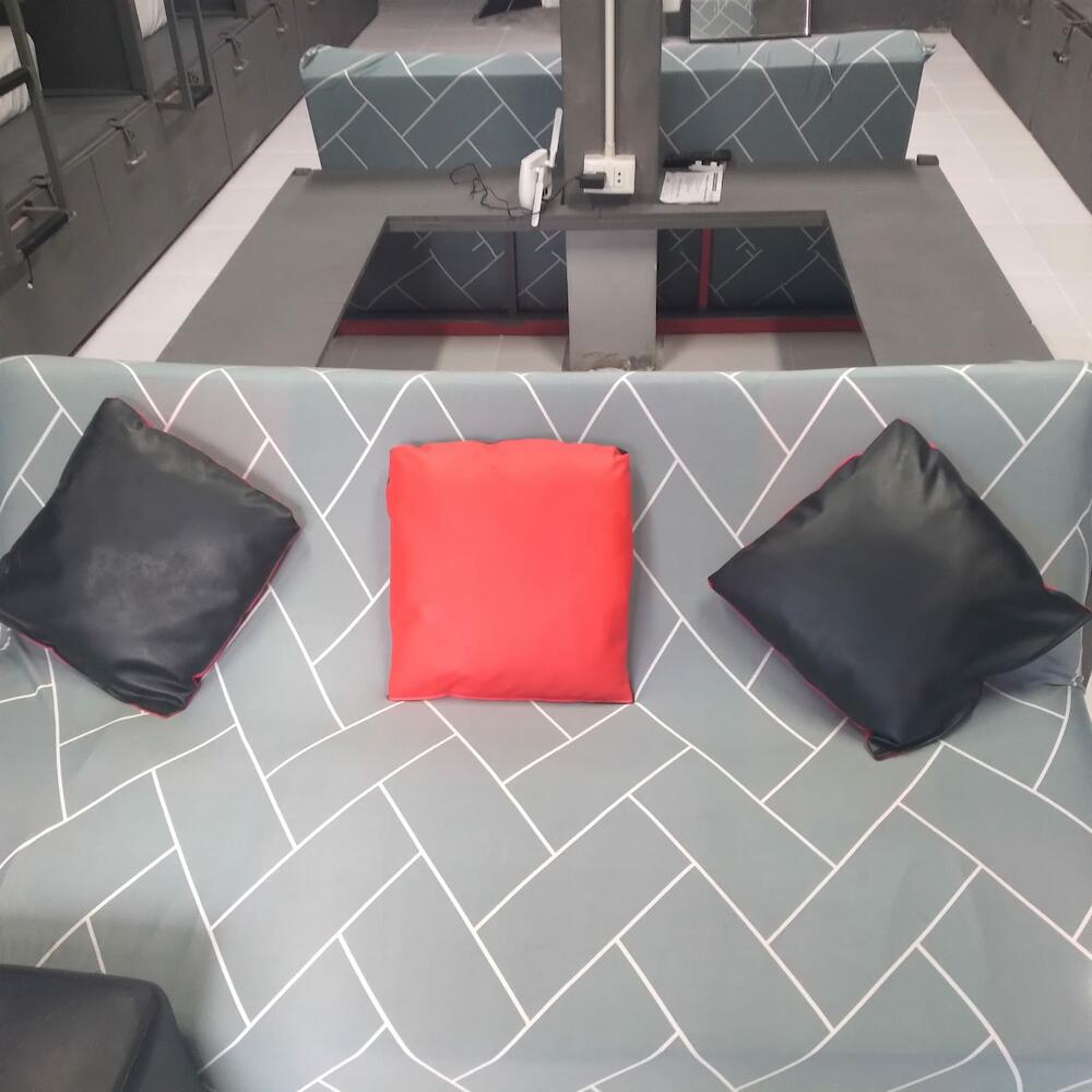 Dormsin Social, Ko Phi Phi