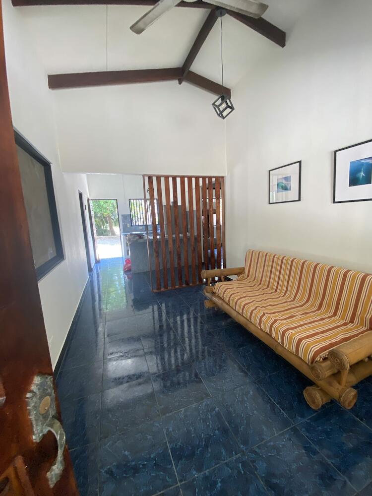 Tropical Camas, Jacó