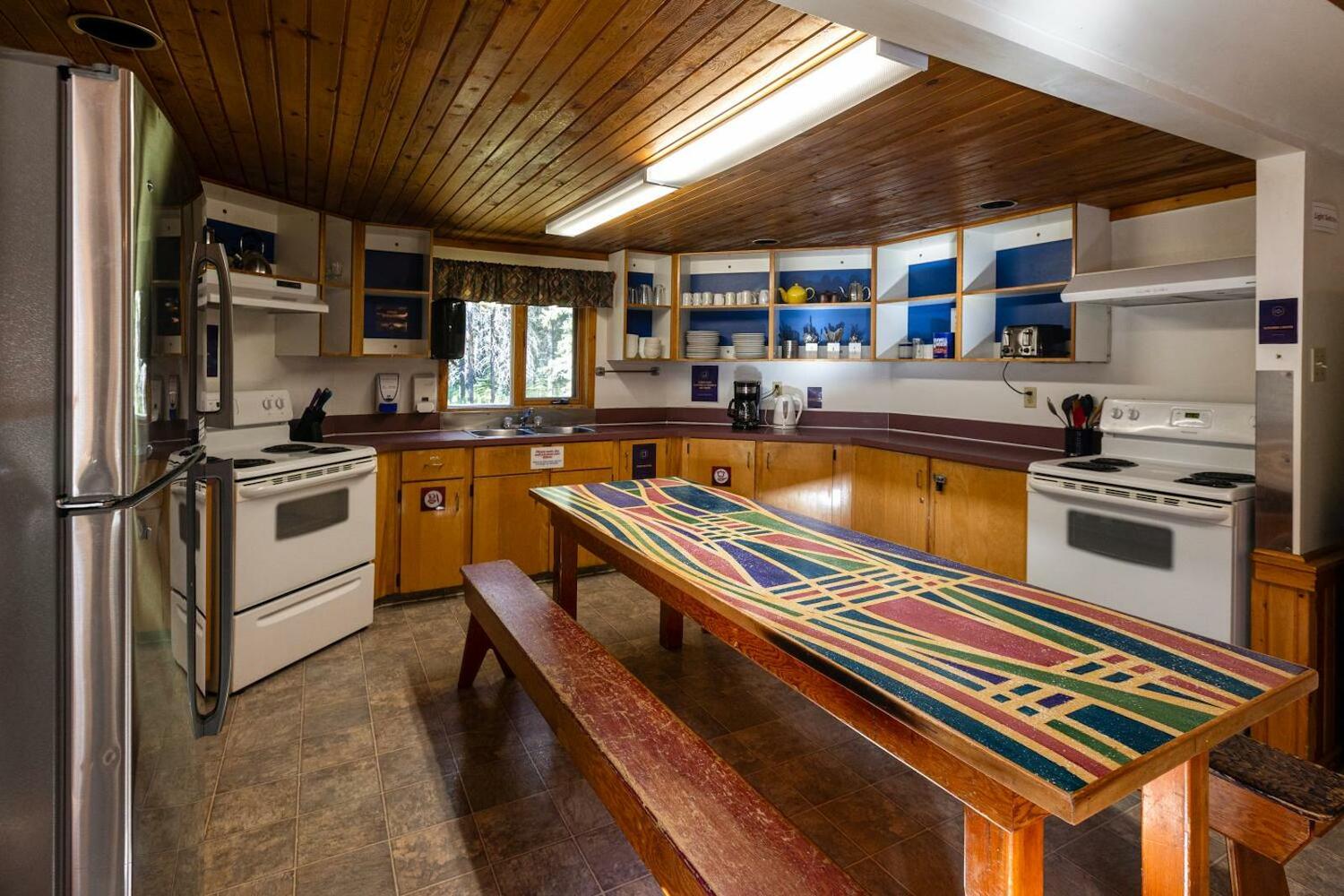 HI - Castle Mountain Hostel