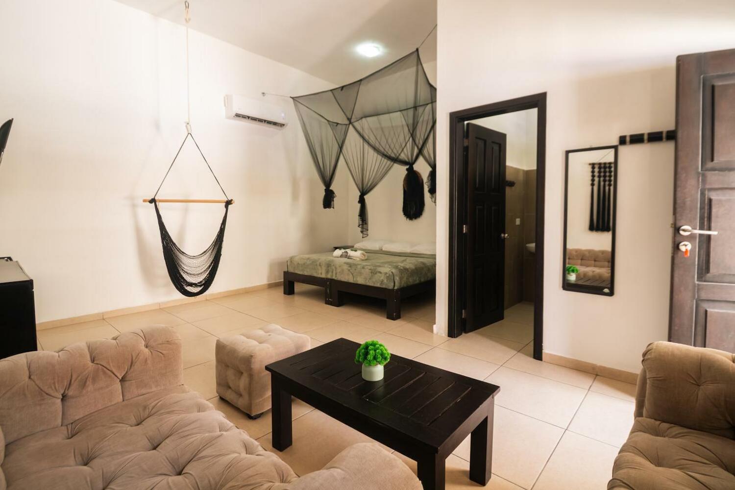 We playa Hotel-Hostel