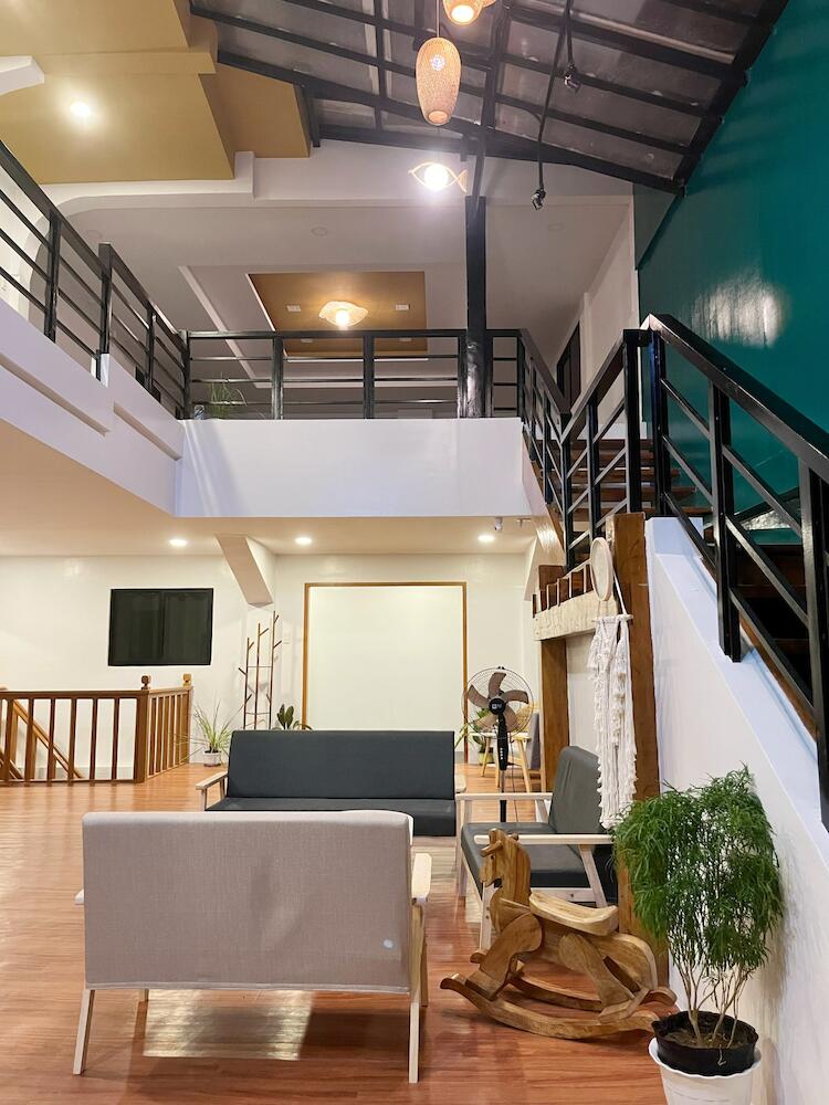 Cozy Coron Inn, Coron