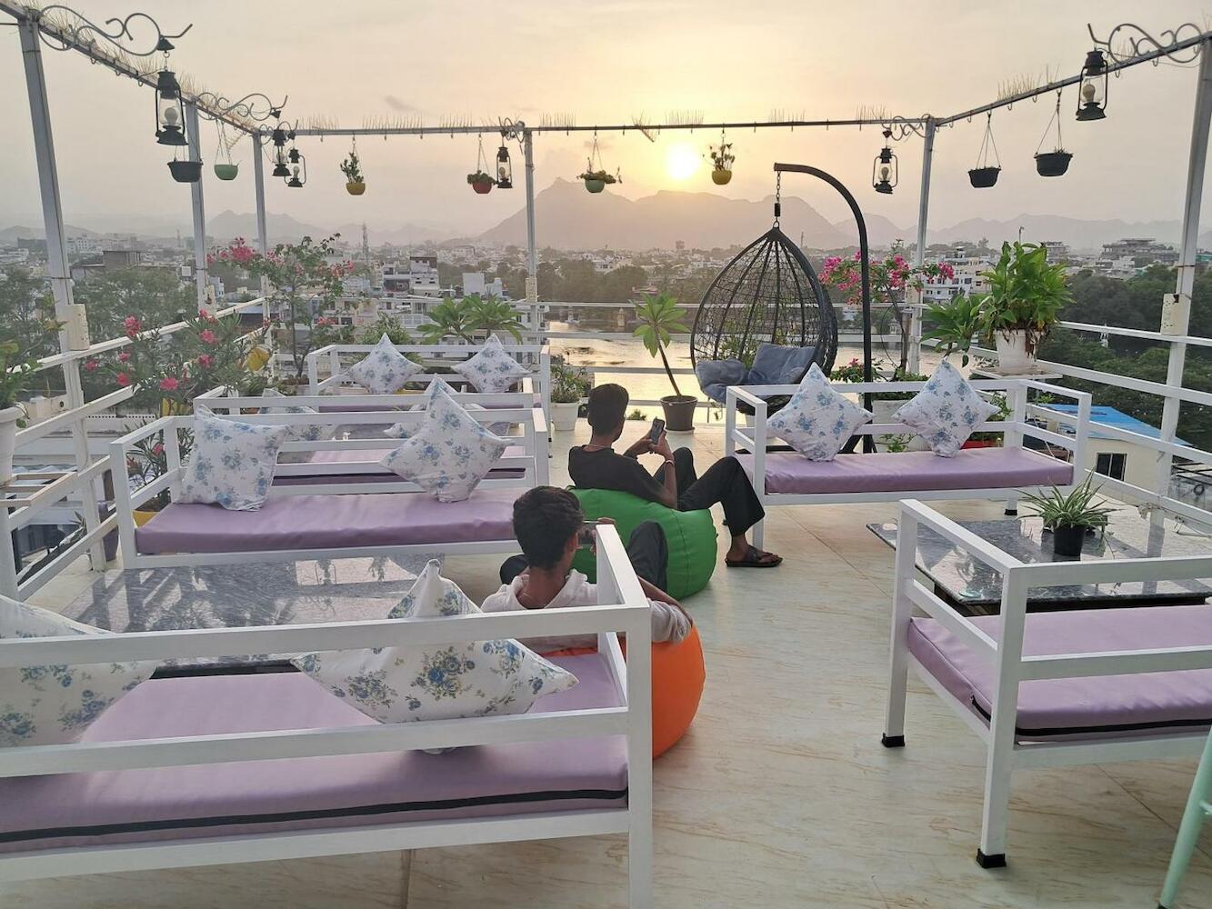 Raahi Backpacker's Hostel