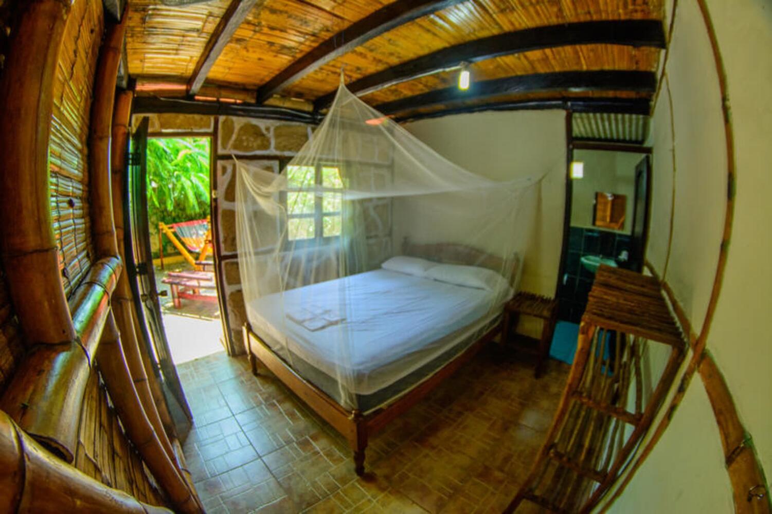 Hidden House Party Hostel, Montañita