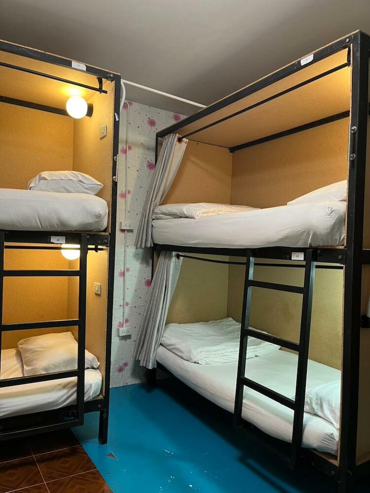 D​ Luck​ Hostel, Kanchanaburi