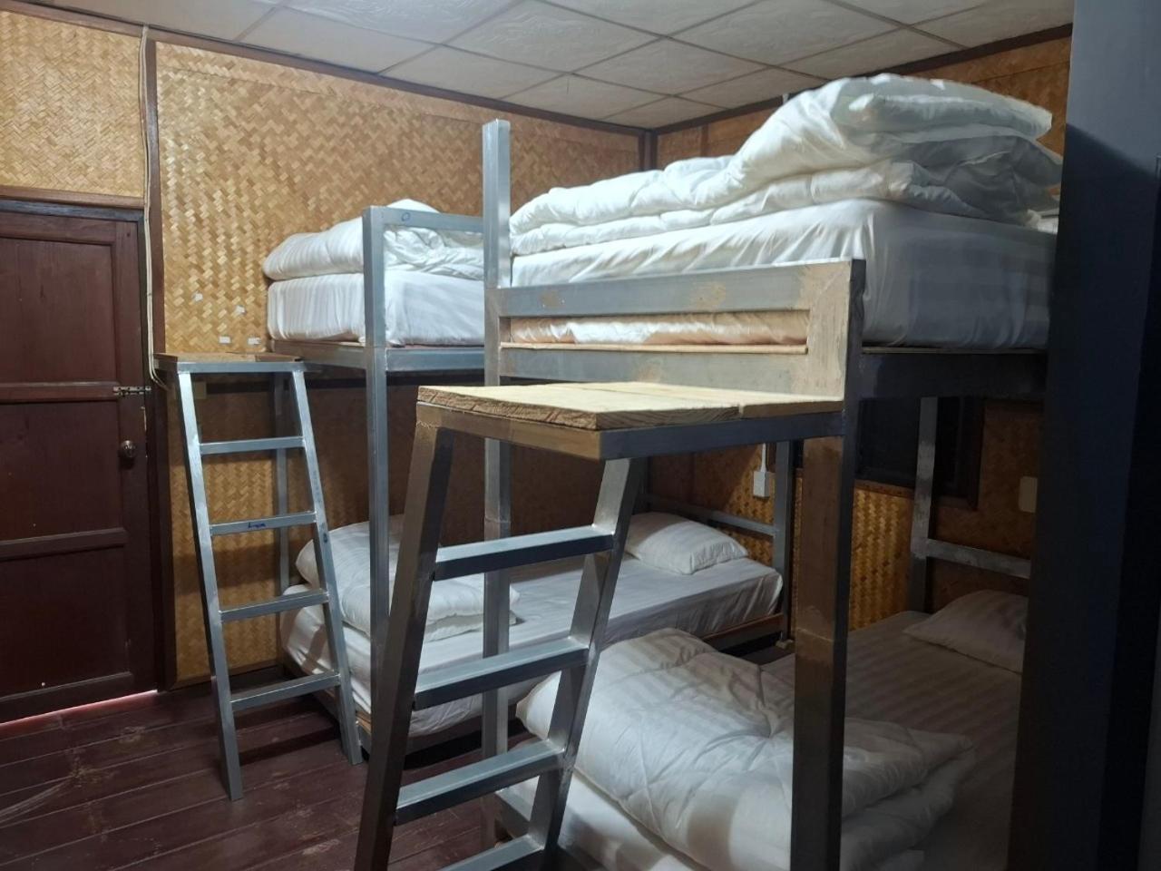 Boom Hostel, Pai