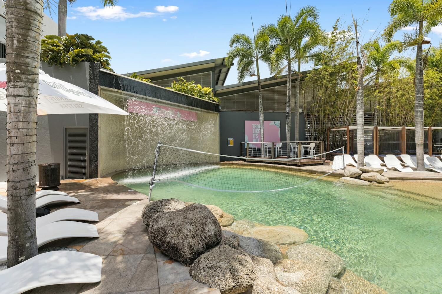 Gilligans Backpackers Hotel & Resort